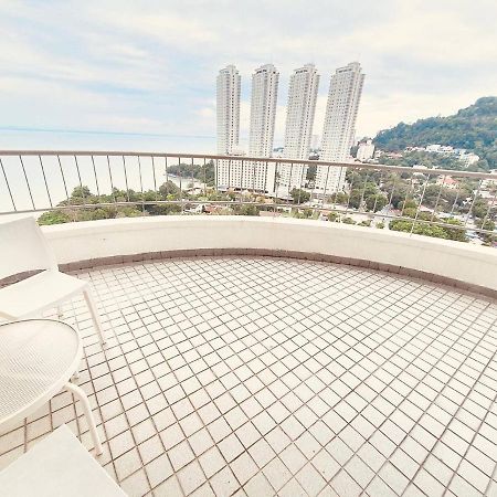 Romantic Couple Suite + Beach-Front Balcony Tanjung Bungah (Penang) Exterior photo