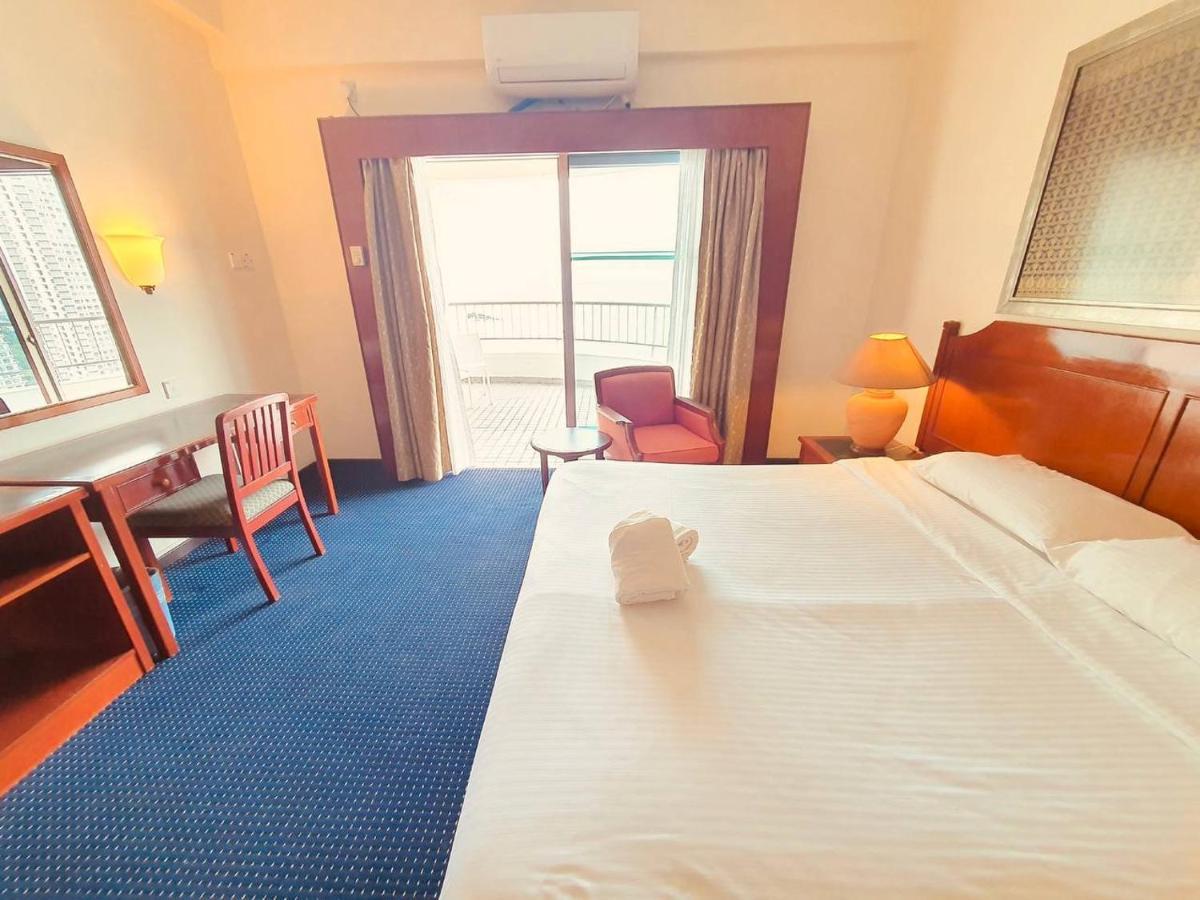 Romantic Couple Suite + Beach-Front Balcony Tanjung Bungah (Penang) Exterior photo