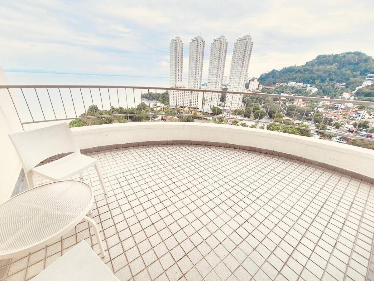 Romantic Couple Suite + Beach-Front Balcony Tanjung Bungah (Penang) Exterior photo