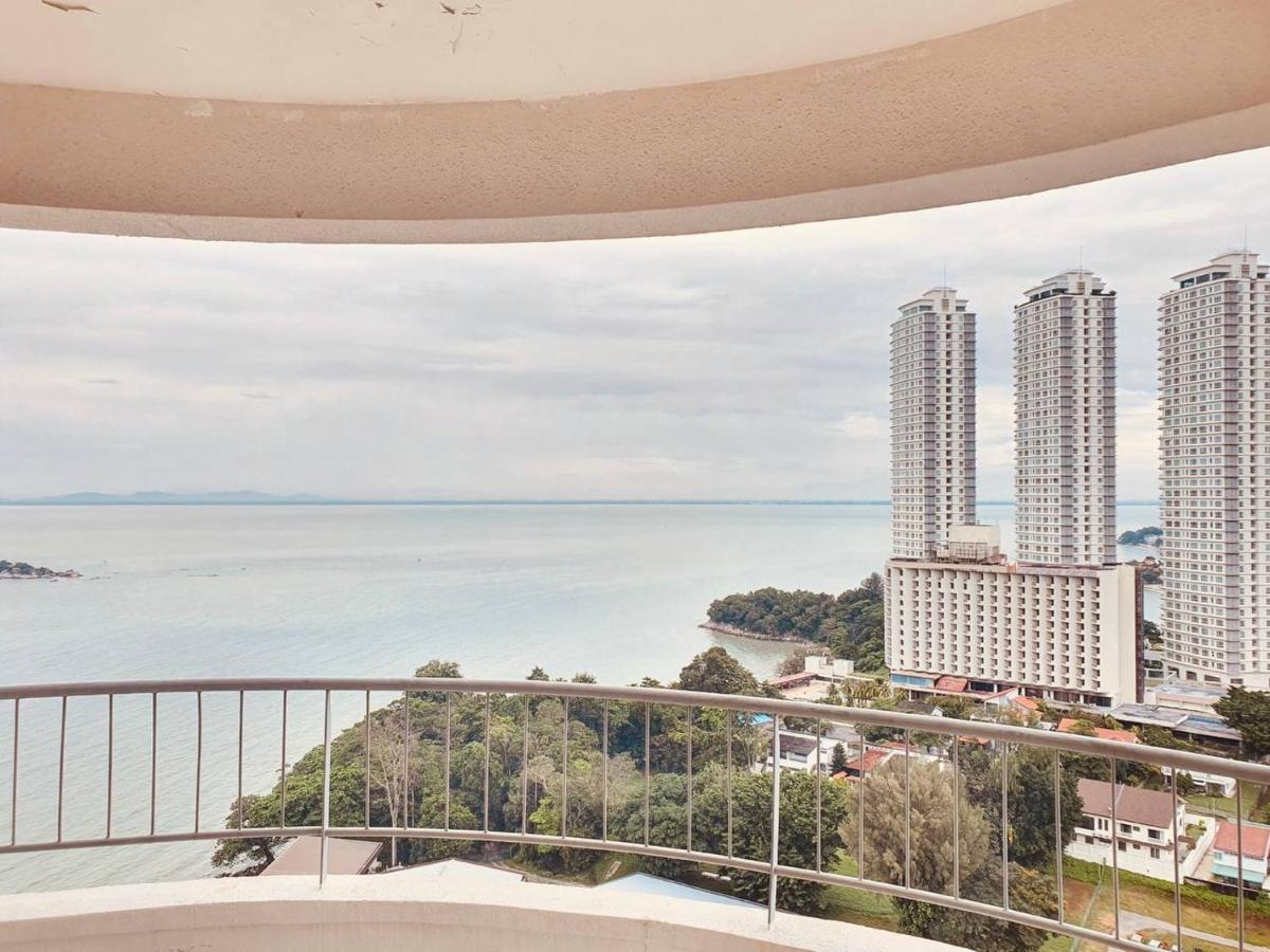 Romantic Couple Suite + Beach-Front Balcony Tanjung Bungah (Penang) Exterior photo