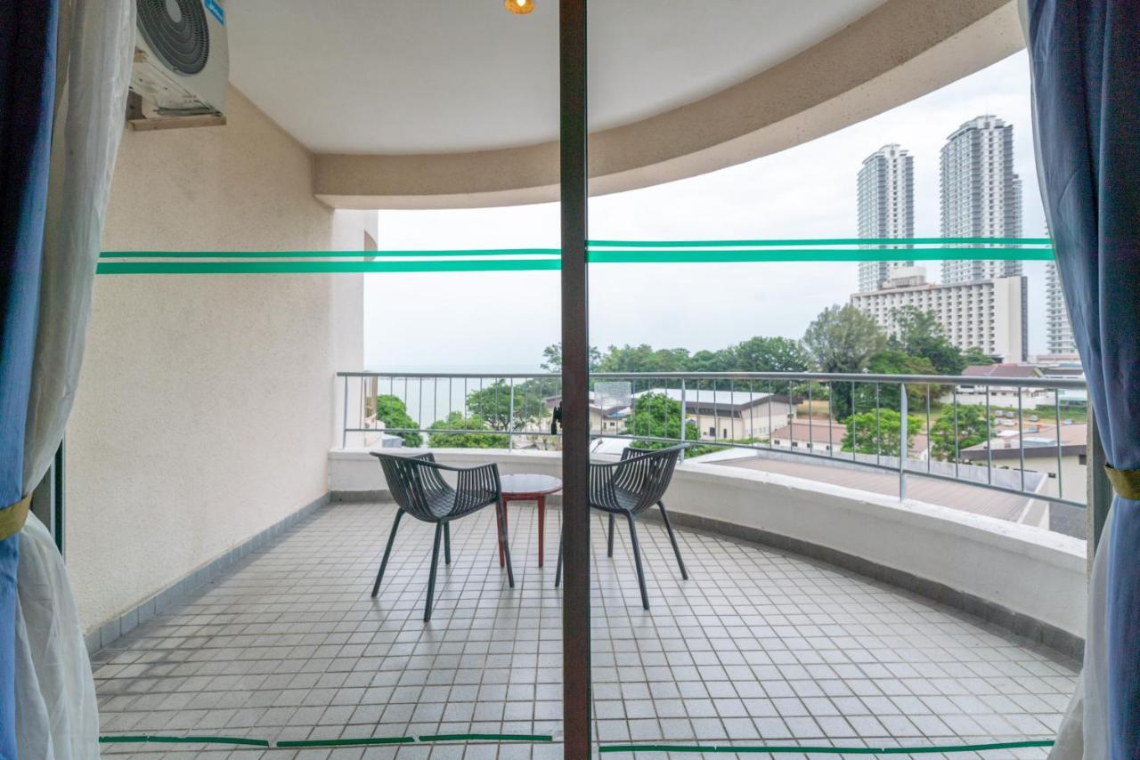 Romantic Couple Suite + Beach-Front Balcony Tanjung Bungah (Penang) Exterior photo
