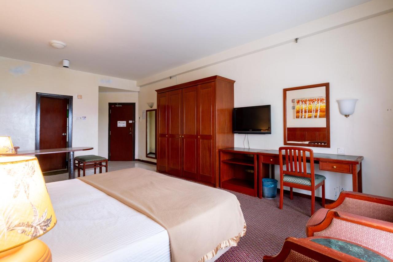 Romantic Couple Suite + Beach-Front Balcony Tanjung Bungah (Penang) Exterior photo