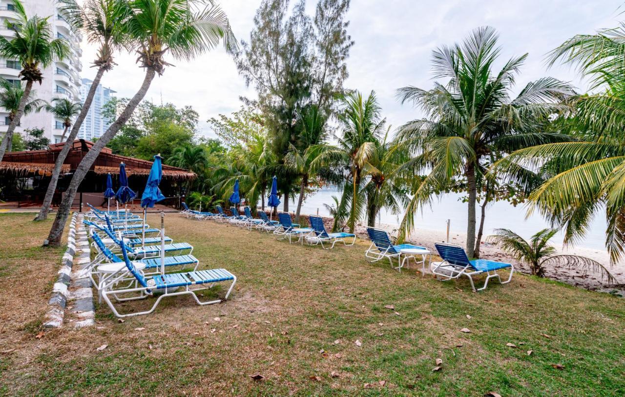 Romantic Couple Suite + Beach-Front Balcony Tanjung Bungah (Penang) Exterior photo