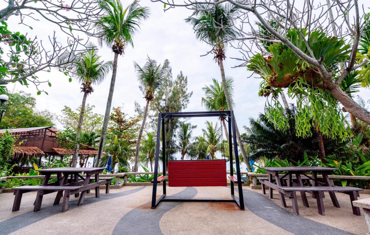Romantic Couple Suite + Beach-Front Balcony Tanjung Bungah (Penang) Exterior photo