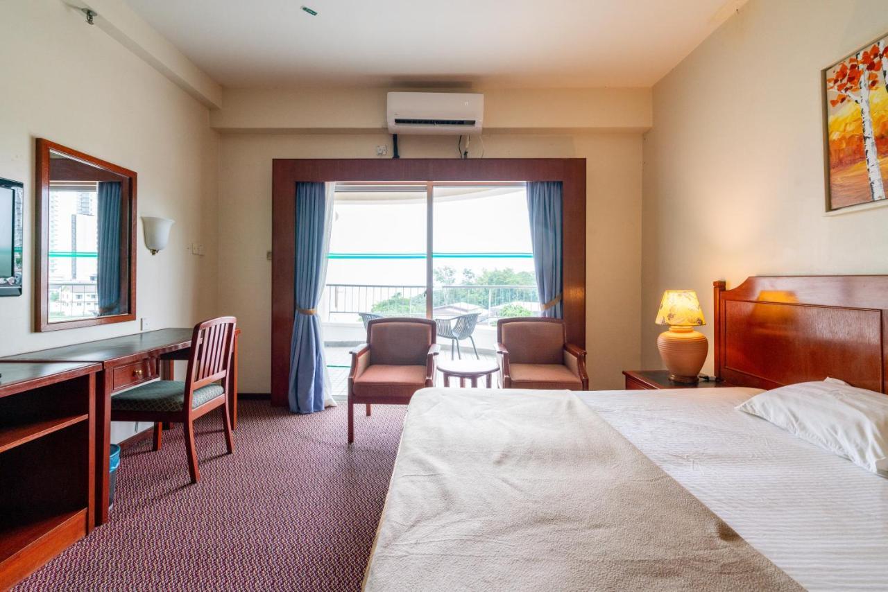 Romantic Couple Suite + Beach-Front Balcony Tanjung Bungah (Penang) Exterior photo