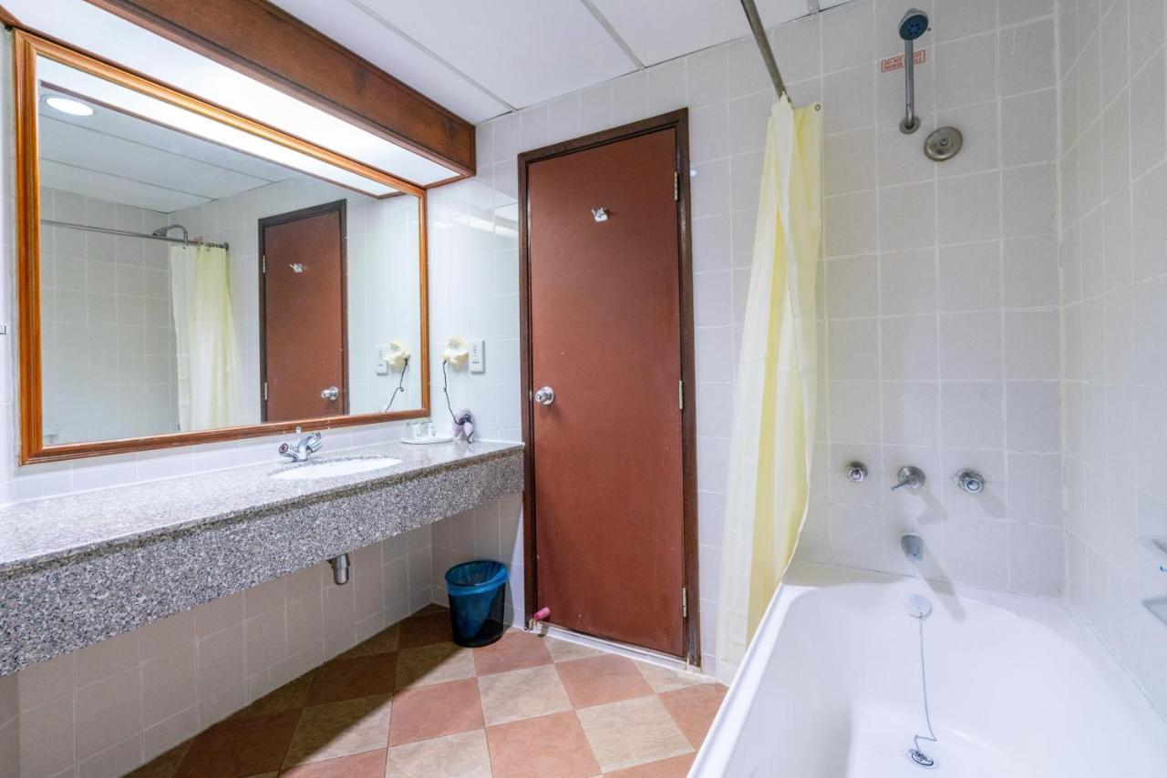 Romantic Couple Suite + Beach-Front Balcony Tanjung Bungah (Penang) Exterior photo