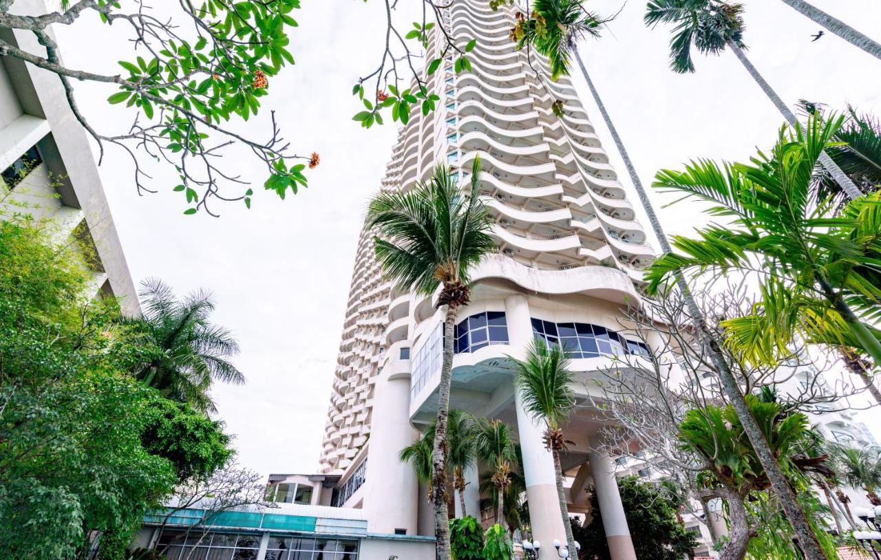 Romantic Couple Suite + Beach-Front Balcony Tanjung Bungah (Penang) Exterior photo