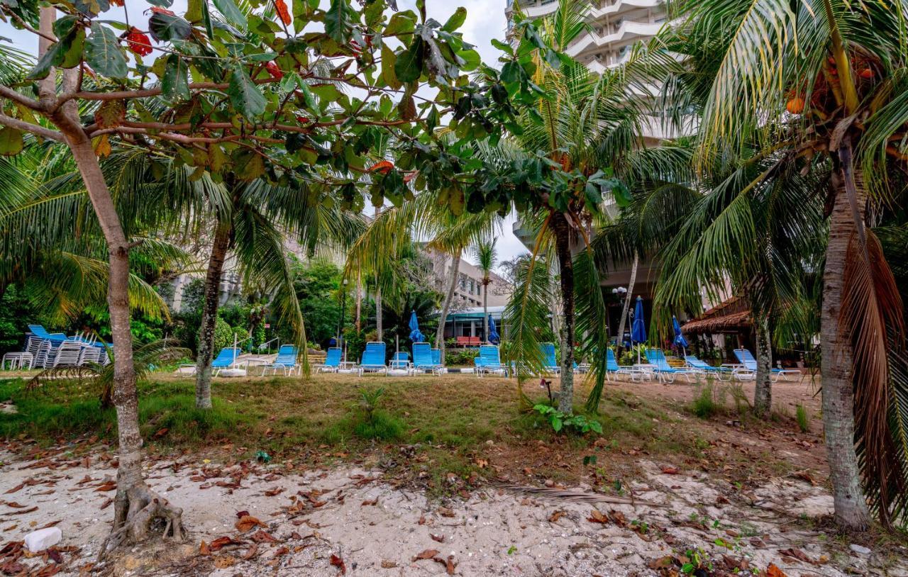 Romantic Couple Suite + Beach-Front Balcony Tanjung Bungah (Penang) Exterior photo